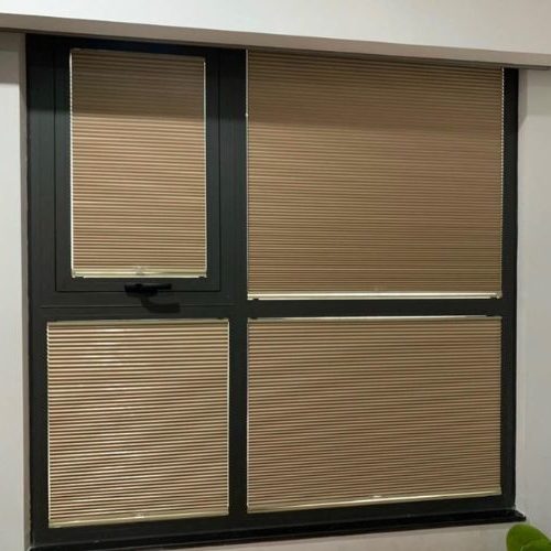 Rèm Tổ Ong Gắn Trên Cánh Kính Kiểu Lùa Trên